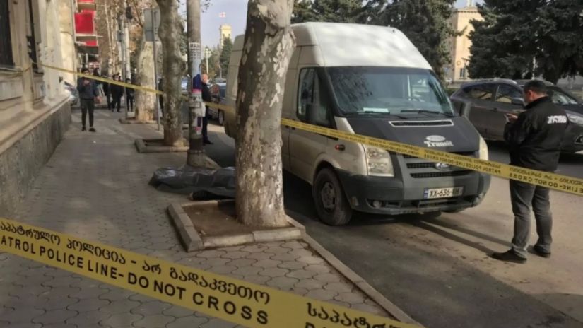 ერთი საათია ველოდებით სასწრაფოს – გორში მამაკაცი გარდაიცვალა