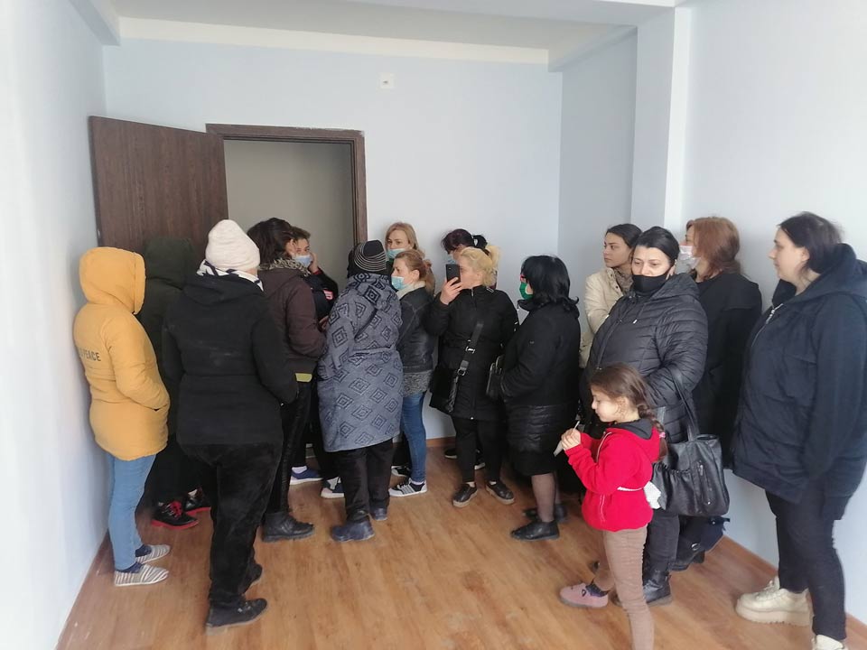 ბათუმში მერიის პროექტ „იაფი სახლის“ ფარგლებში აშენებულ კორპუსები სოციალურად დაუცველმა ოჯახებმა თვითნებურად დაიკავეს