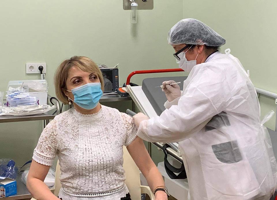 კორონავირუსის საწინააღმდეგო ვაქცინით აჭარის ჯანდაცვის მინისტრი აიცრა