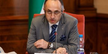 აი, ამ დროს, შენ კარს უღებ 30 კაცზე მეტ ჯგუფს რუსეთიდან, რომელიც გაგანია პანდემიისას ჩამოდის საქეიფოდ? – ზაზა წერეთელი