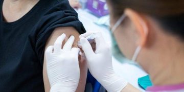 500-დოლარიანი პრემია ყველას, ვინც აიცრება – ერთ-ერთი კომპანია თანამშრომლებს ახალისებს