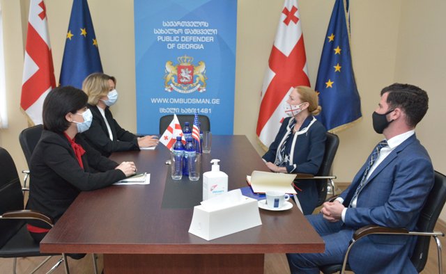 კელი დეგნანი სახალხო დამცველს შეხვდა