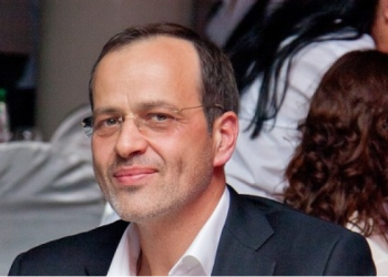 „პრემიერ-მინისტრი არის პრობიზნესური, ტაში, ტაში“