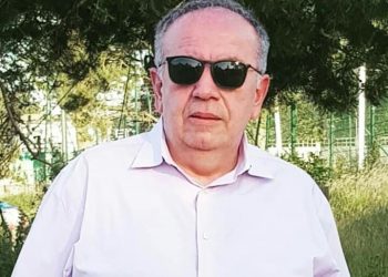 “მერაბიშვილი,  შენ არ იყავი, 2008 წლის ომიდან მეოთხე დღეს რო ჩამოათრიე პოზნერი საქართველოში? თუუ დებილები გგონივართ? – გიორგი ფოფხაძე