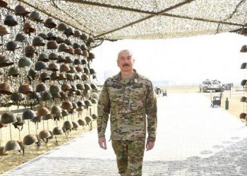 ბაქოს სამხედრო ნადავლის პარკში დაღუპული სომეხი ჯარისკაცების ჩაფხუტები გამოფინეს