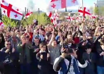 რა ხდება ამ წუთებში ქუთაისში აქციაზე? – ვარლამ გოლეთიანი პროტესტის მონაწილეებს მოუწოდებს, ღამე იქ გაათენონ