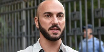 (ვიდეო) – “ბოდიშის მოხდისაც შემრცხვა, ახლა გაიგებს…” – “ოცნების” რომელ დეპუტატზე საუბრობს გიორგი გაბუნია?