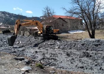 ჩემ სოფელში ხალხი დგას და ელოდება მთის დაძვრას! გაიგეთ, ხალხს ეშინია!!! ერთი ტრაქტორი საქმეს ვერ შველის! – რა ხდება სოფელ ჟაბეშში?