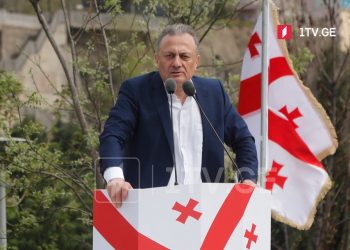 მგონია, რომ გალაკტიონმა ჩვენთვის დაწერა, გათენდა, შეერთდით, შეერთდით, შეერთდით, დროშები, დროშები, დროშები ჩქარა – შალვა ნათელაშვილი