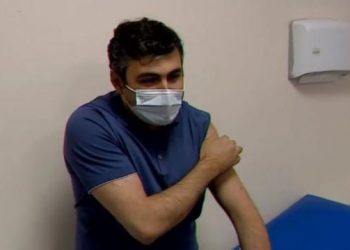 ნიკოლოზ გამყრელიძე ასტრაზენეკას ვაქცინით აიცრა