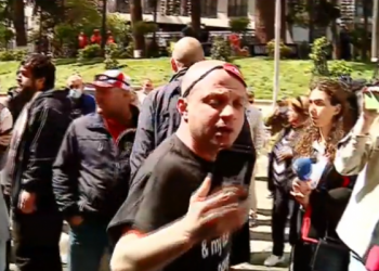 „არა ჯალათების ამნისტიას“ – პარლამენტთან აქცია იმართება