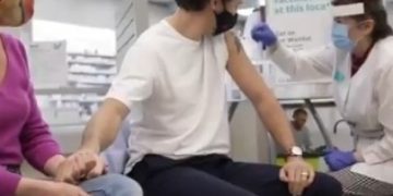 კანადის პრემიერი ჯასტინ ტრიუდო Astrazeneca-ს ვაქცინით აიცრა