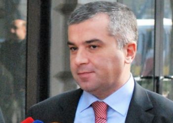 (ფოტო) – დავით ბაქრაძე საზეიმო ვახშამს არ ესწრება – რა ფოტოს აქვეყნებს მისი მეუღლე?