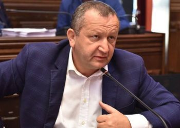 იმ მომიტინგეებში გამსახურდიას და კოსტავას იდეურ მტრებს ვუყურებთ, ვუყურებთ ხალხს, ვინც მათ ესროდა და ამხობდა… – დავით ჭიჭინაძე