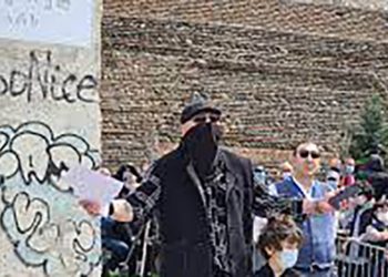 გვიწვევენ, რომ რუსთაველზე სუნიანი და გაბინძურებული კარვები ავყაროთ – უცნობი