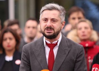 ვინც მიშელის დოკუმენტის არსებობა და მისი აქ ჩამოსვლა საერთოდ შესაძლებელი გახადა, აი ამ ბიჭზე – ჯერჯერობით დუმილია – ნიკა გვარამია