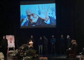 რუსთაველის თეატრში კახი კავსაძის სამოქალაქო პანაშვიდი მიმდინარეობს