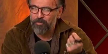 (ვიდეო) – “კვერცხი კი არა ავტომატის ჯერი უნდა მიუშვა ამ ღორებს, ვინ ხართ, რა უფლება გაქვთ ვაჟა ფშაველაზე ილაპარაკოთ?”