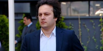 “ალბათ “გველისმჭამელი” არ აქვს წაკითხული, თორემ ბრიფინგზე უეჭველი გველს გააძრობდა და გაღეჭავდა…” – ლუკა ბაქანიძე