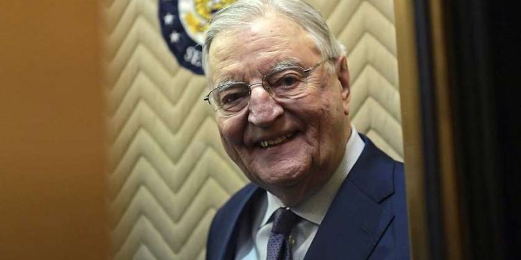 Former Vice President Walter Mondale smiles as he gets on an elevator on Capitol Hill in Washington, Wednesday, Jan. 3, 2018. Mondale was in Washington to attend the swearing in of Sen. Tina Smith, D-Minnesota. The Republican majority in the Senate narrowed to 51-49 on Wednesday as two new Democratic senators were sworn into office, complicating GOP efforts to advance the party’s legislative agenda before the 2018 midterm elections. (AP Photo/Susan Walsh)