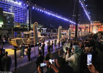 კაიროს ქუჩებში მუმიები ჩაატარეს – უცნაური ღონისძიება ეგვიპტეში (ვიდეო)