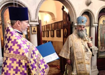 მიტროპოლიტმა ნიკოლოზმა რუს დეკანოზთან ერთად მოსკოვის ეკლესიაში ლიტურგია აღავლინა