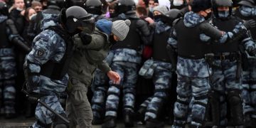 რუსეთში ნავალნის მხარდამჭერ აქციებზე 1 700-ზე მეტი ადამიანი დააკავეს