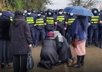 (ვიდეო) – “გემუდარებით, ბიჭებო, ნუ იზამთ ამას” – აქციიდან