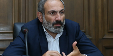 სომხეთის პრემიერი თანამდებობიდან გადადგა