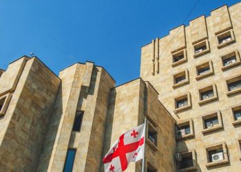 პროკურატურამ გუდაურში მომხდარი საბაგირო ტრანსპორტის მოძრაობის უსაფრთხოების და ექსპლუატაციის წესის დარღვევის ფაქტზე შპს „მთის კურორტების განვითარების კომპანიის“ ორ თანამშრომელს ბრალდება წარუდგინა