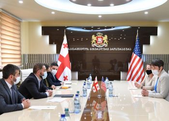 საქართველოს გენერალურმა პროკურორმა ირაკლი შოთაძემ აშშ-ის საელჩოს გამოძიების ფედერალური ბიუროს ახლადდანიშნულ სამართლებრივ ატაშესთან გაცნობითი ხასიათის შეხვედრა გამართა და ყოფილ ატაშეს გაწეული დახმარებისთვის მადლობა გადაუხადა