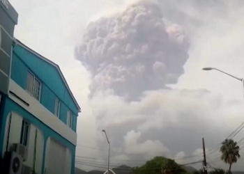 კარიბის ზღვაში მიძინებული ვულკანი ამოიფრქვა
