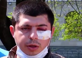 დაკავების შემდეგ, პოლიციის ლეიტენანტმა ხელბორკილი ჩამარტყა – დავით კაპანაძე