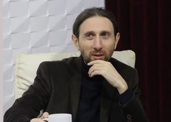 დამპალ და უვარგის საკვებს შეჭამთ? იტყვით მომწამლავსო… აბა, იმას რატომ “ჭამთ”? – ზვიად ტომარაძე