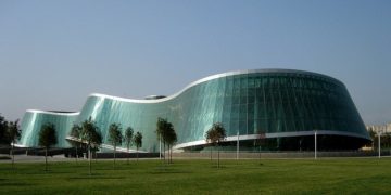 პოზნერის თანხმლები პირები დაჯარიმდნენ – შსს-მ იზოლაციისა და კარანტინის წესის დარღვევის ფაქტზე 32 პირი დააჯარიმა