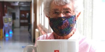 99 წლის პენსიონერი უსაქმურობისგან დაიღალა და მუშაობა დაიწყო