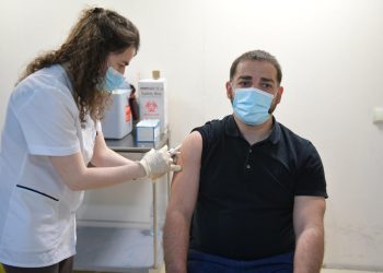 საქართველოს გენერალური პროკურორი და პროკურატურის თანამშრომლები კორონავირუსის საწინააღმდეგო ვაქცინით აიცრნენ