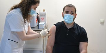 საქართველოს გენერალური პროკურორი და პროკურატურის თანამშრომლები კორონავირუსის საწინააღმდეგო ვაქცინით აიცრნენ