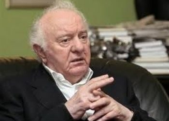 „ბიძინა ივანიშვილი ზუსტად იმავეს აკეთებს, რაც შევარდნაძემ გააკეთა და ვისაც არ ახსოვს, გავახსენებ“