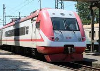 თბილისი-ზუგდიდის მიმართულებით მოძრავი მატარებელის ერთ-ერთი ვაგონი რელსიდან გადავარდა – მიმდინარეობს მგზავრების ევაკუაცია