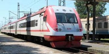 თბილისი-ზუგდიდის მიმართულებით მოძრავი მატარებელის ერთ-ერთი ვაგონი რელსიდან გადავარდა – მიმდინარეობს მგზავრების ევაკუაცია