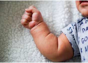 ბრიტანეთში ანომალიური წონის ახალშობილი დაიბადა