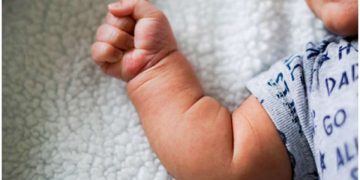 ბრიტანეთში ანომალიური წონის ახალშობილი დაიბადა