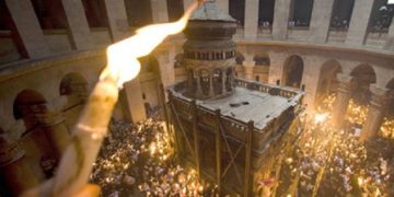 მაცხოვრის საფლავზე წმინდა ცეცხლი გადმოვიდა