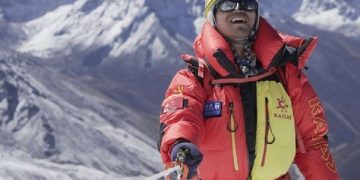 უსინათლო ალპინისტმა ევერესტი დაიპყრო