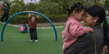 ჩინეთში ოჯახებს სამი შვილის ყოლის უფლება მისცეს