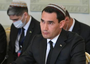 თურქმენეთის პრეზიდენტის მამის გარდაცვალების გამო ჩინოვნიკებს გლოვის ნიშნად თავის გადაპარსვა დაავალეს