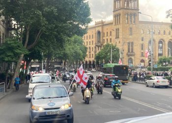 კურიერები რიონის მცველებს აცილებენ