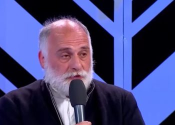 ის დროშა მესამე სართულზეა და რას მივწვდები, იქნებ კვერცხები მაინც დავუშინო… – გურამ ფალავანდიშვილი