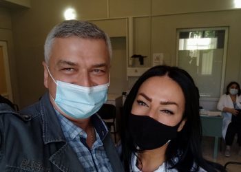 (ფოტოები) – “მადლობა სიმღერით გადაგვიხადა” – ლელა წურწუმია ინფექციურ საავადმყოფოში აიცრა